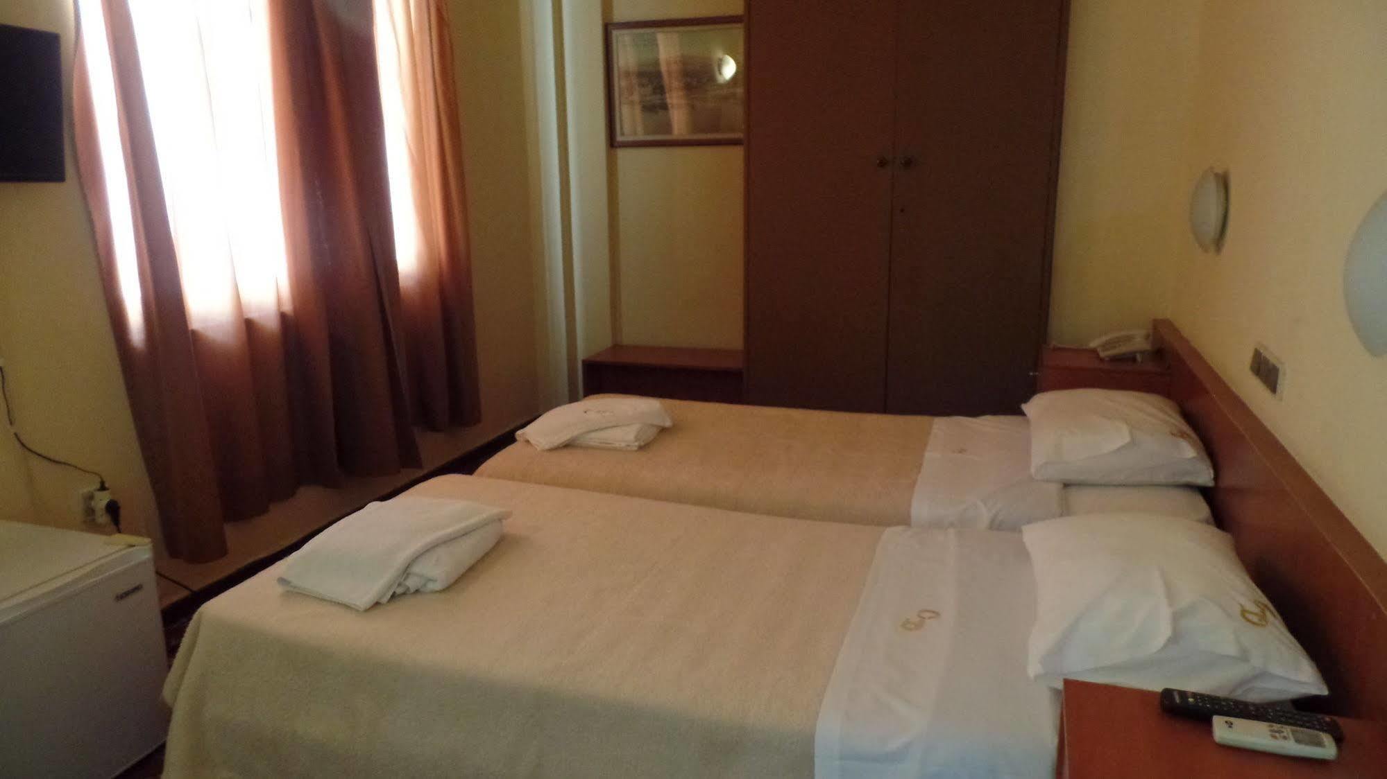 Cavo D' Oro Hotell Pireus Eksteriør bilde